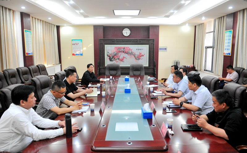 外部董事在新淮化工.JPG 外部董事在新淮化工.JPG