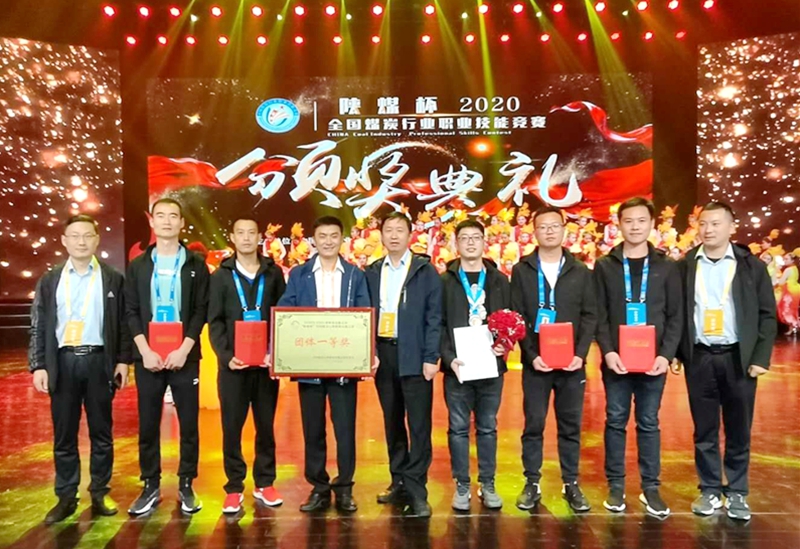 頒獎后合影.jpg 頒獎后合影.jpg